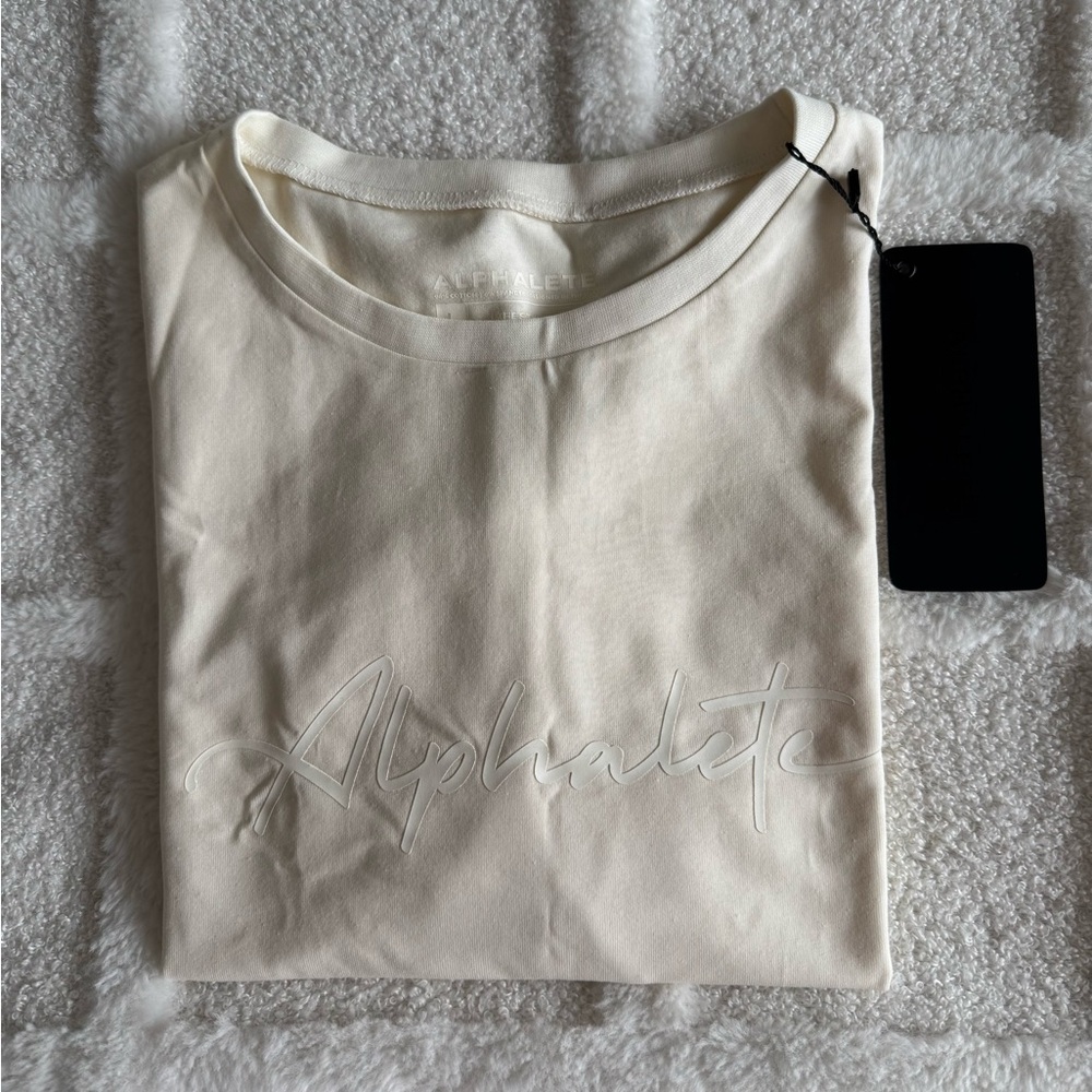 Alphalete cream cropped shirt